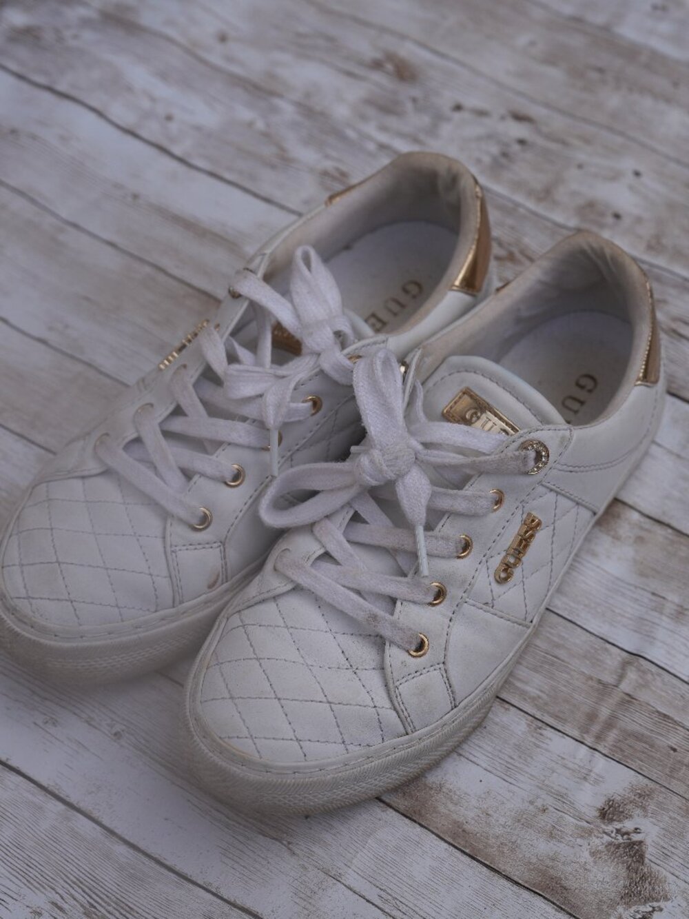 Guess - Size 8 W Sneakers (White)